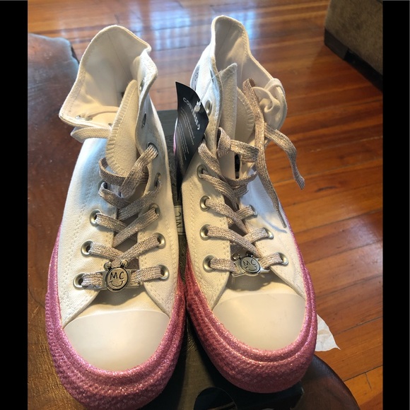 Converse X Miley Cyrus Chuck Taylor All Star 😳 - Picture 7 of 8